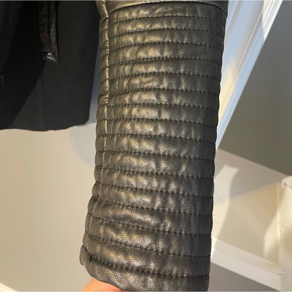 Fur trim wool coat with lamb leather sleeves - Picture 6 of 10